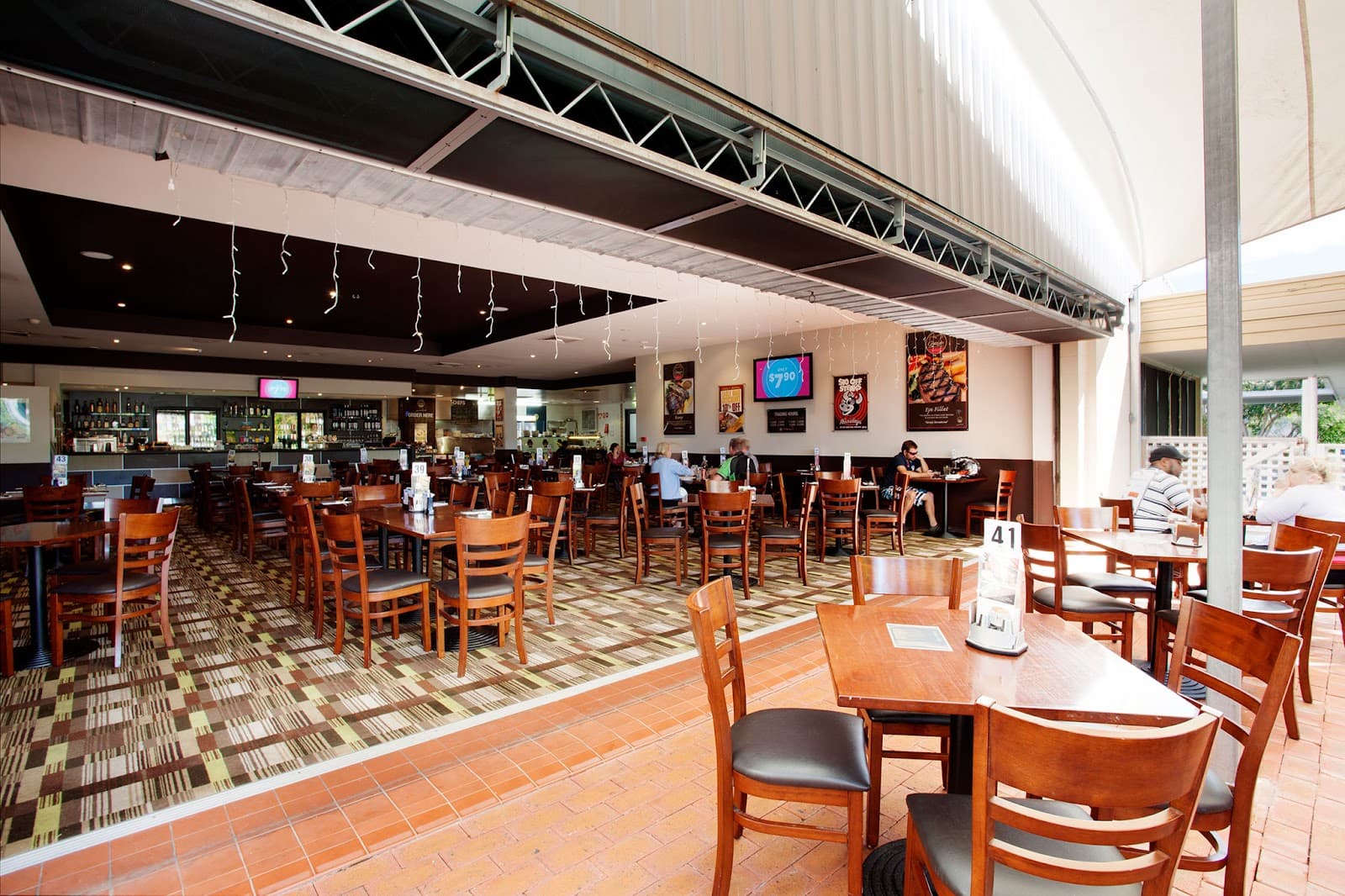 The Edge Hill Tavern — Edge Hill, Cairns
