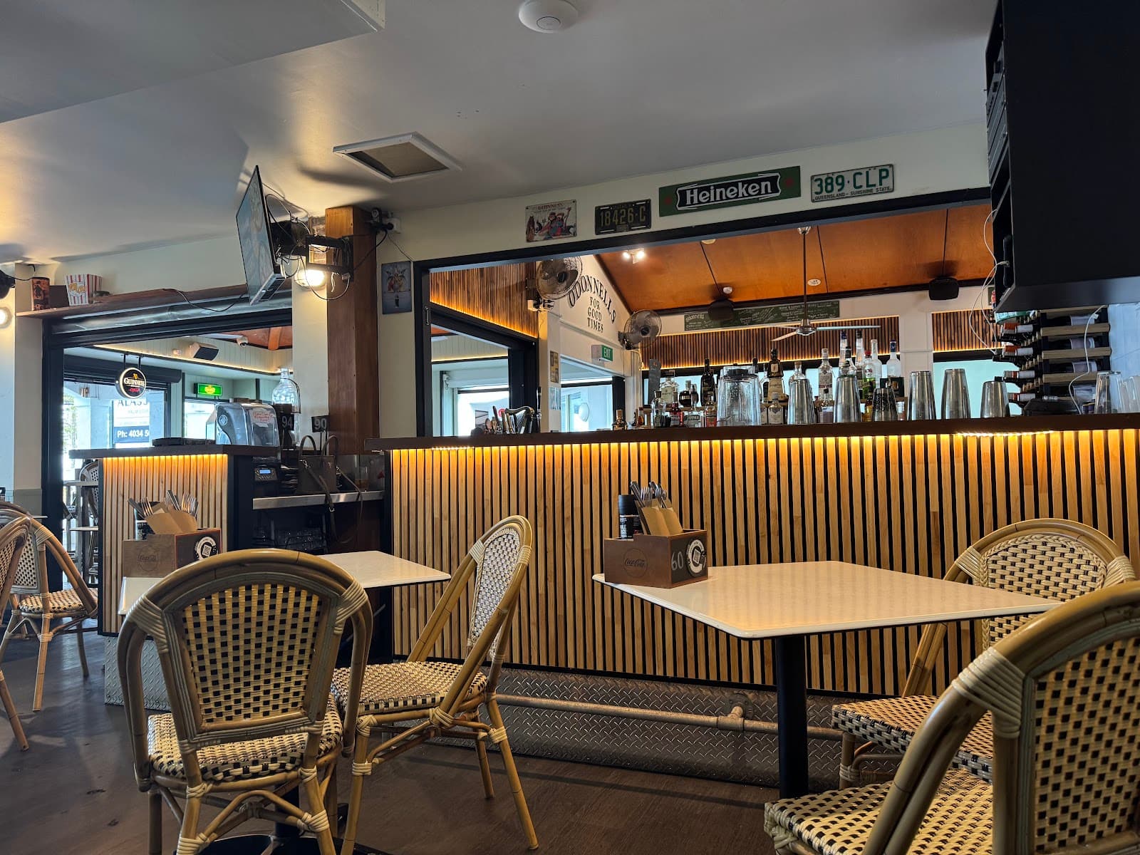 O’Donnells Irish Bar and Grill — Clifton Beach, Cairns