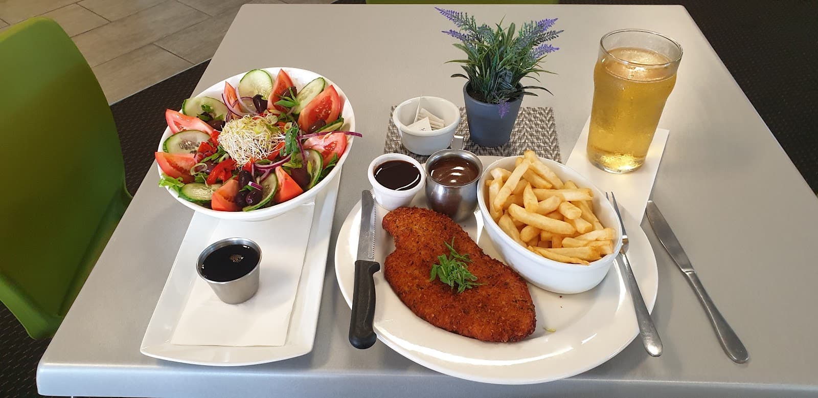 Barron Falls Hotel — Kuranda, Cairns