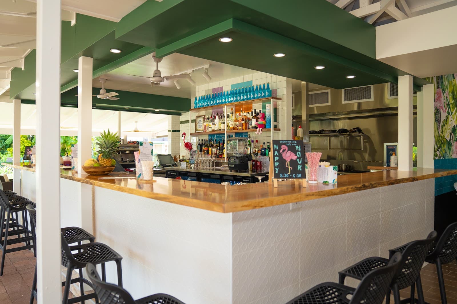 THIRSTY FLAMINGO Poolside Bar & Dining — Edge Hill, Cairns