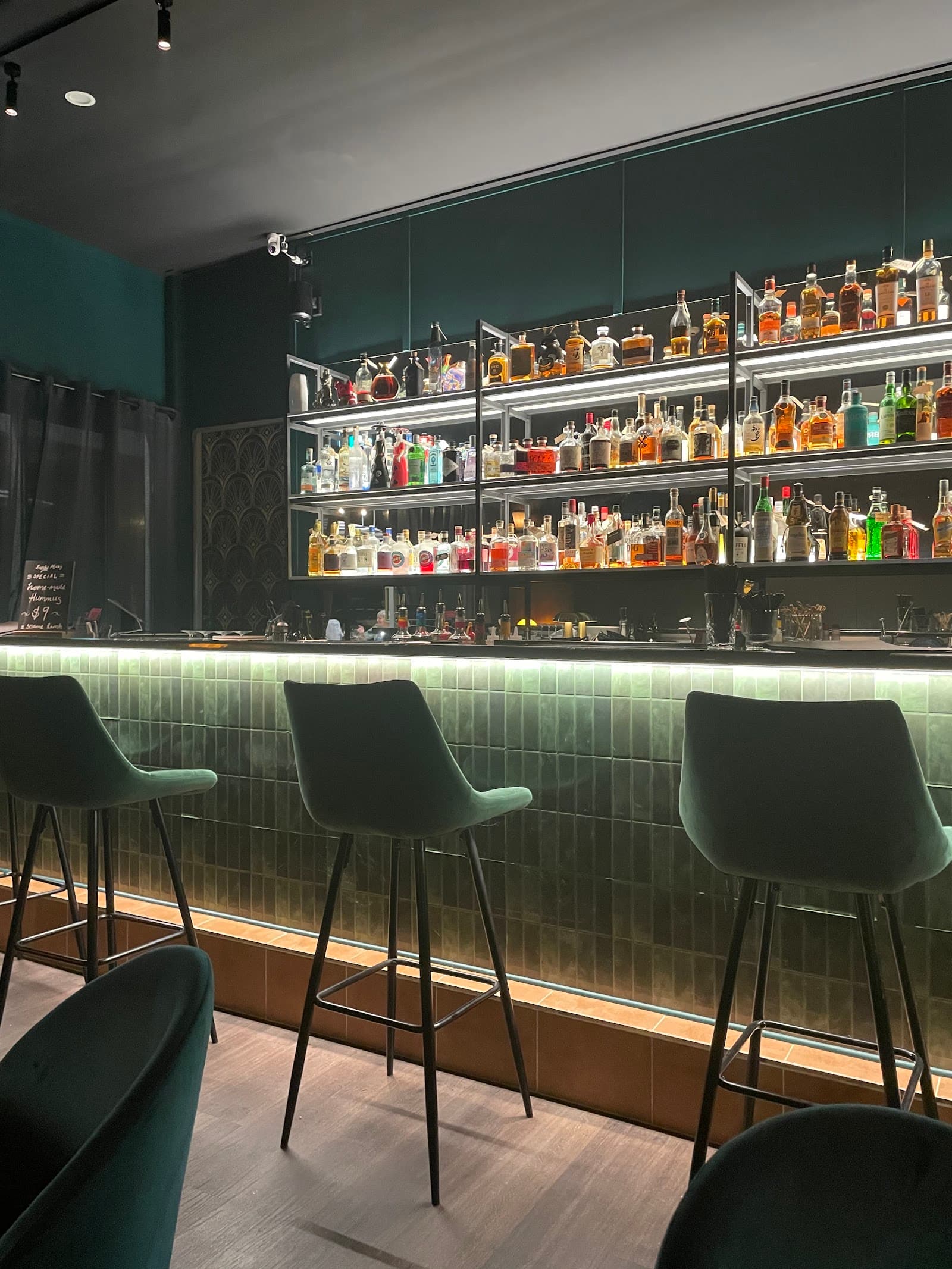 Sneaky Mick's Cocktail & Supper Lounge — Palm Cove, Cairns