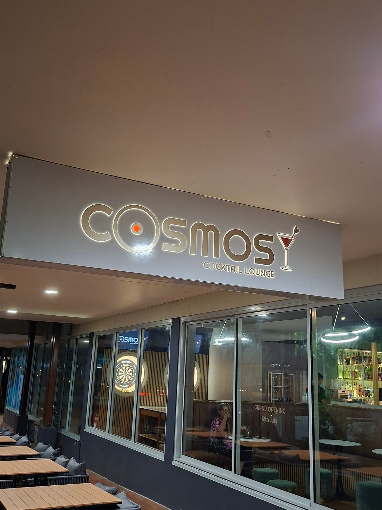 Cosmos Lounge Port Douglas — Port Douglas, Cairns
