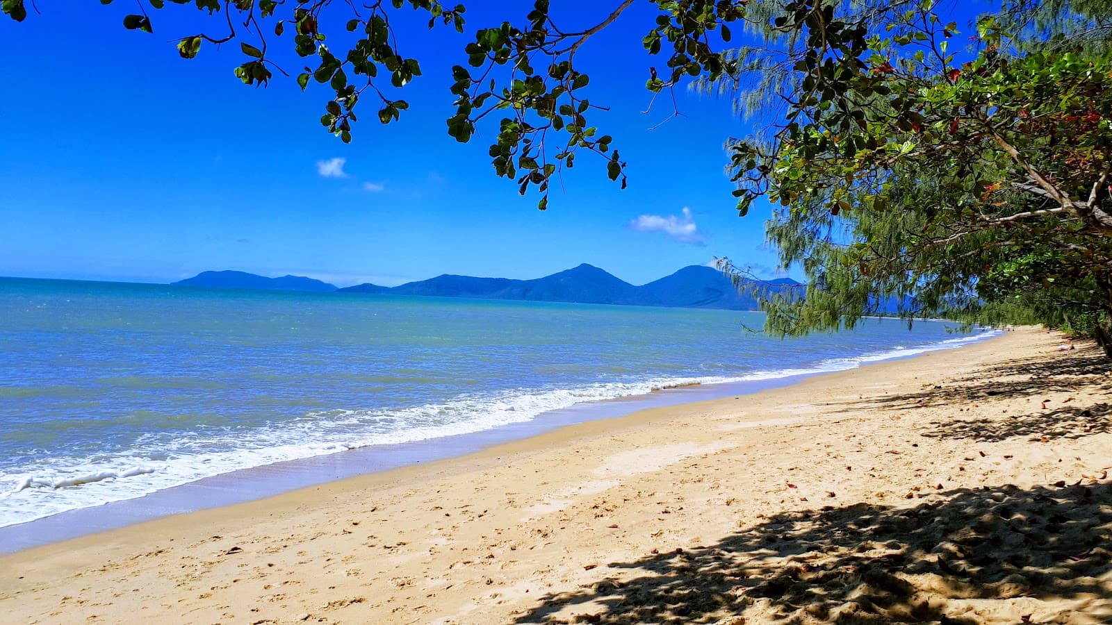 Holloways Beach Esplanade Reserve — Holloways Beach, Cairns