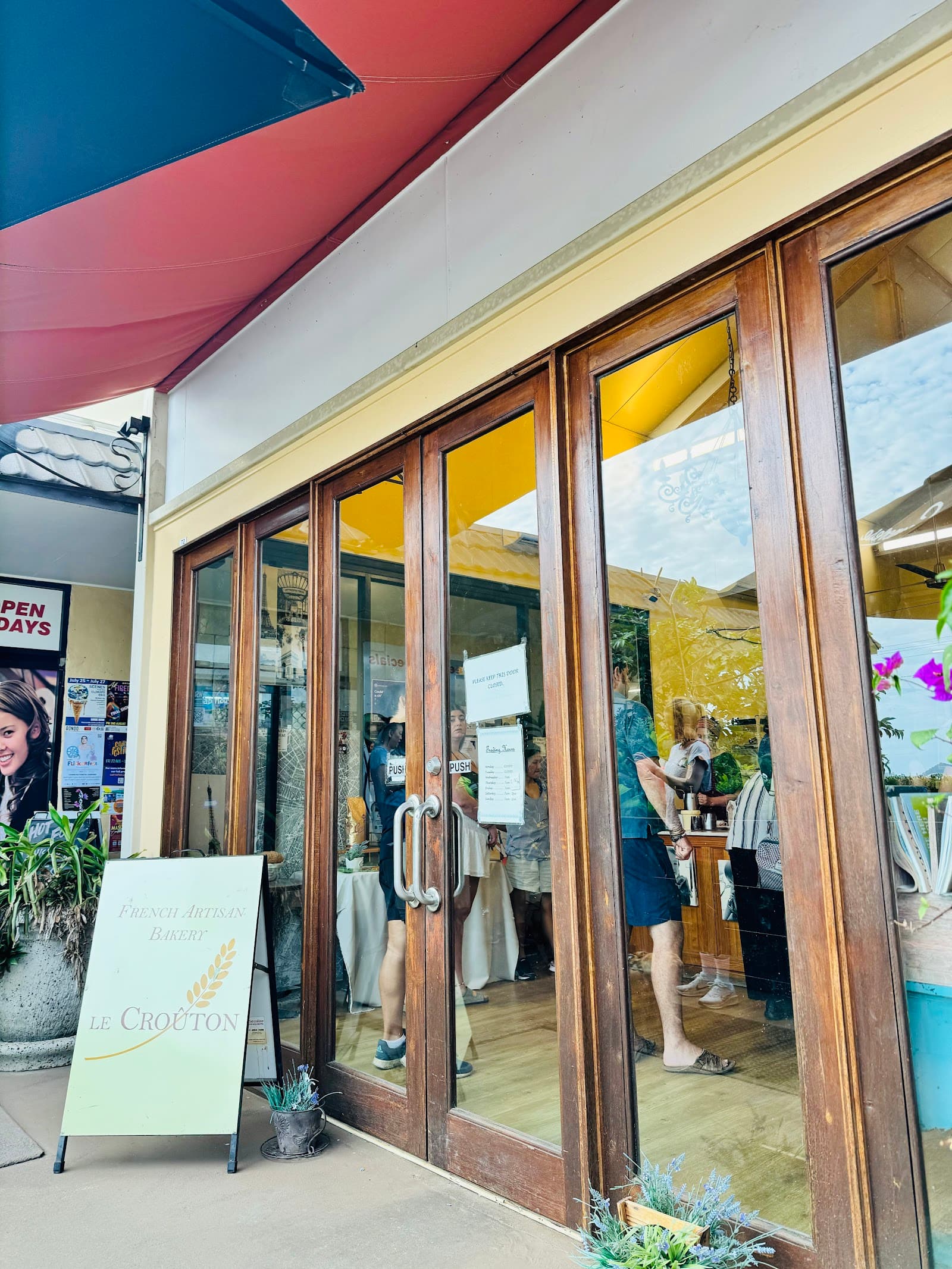Le Crouton — Clifton Beach, Cairns