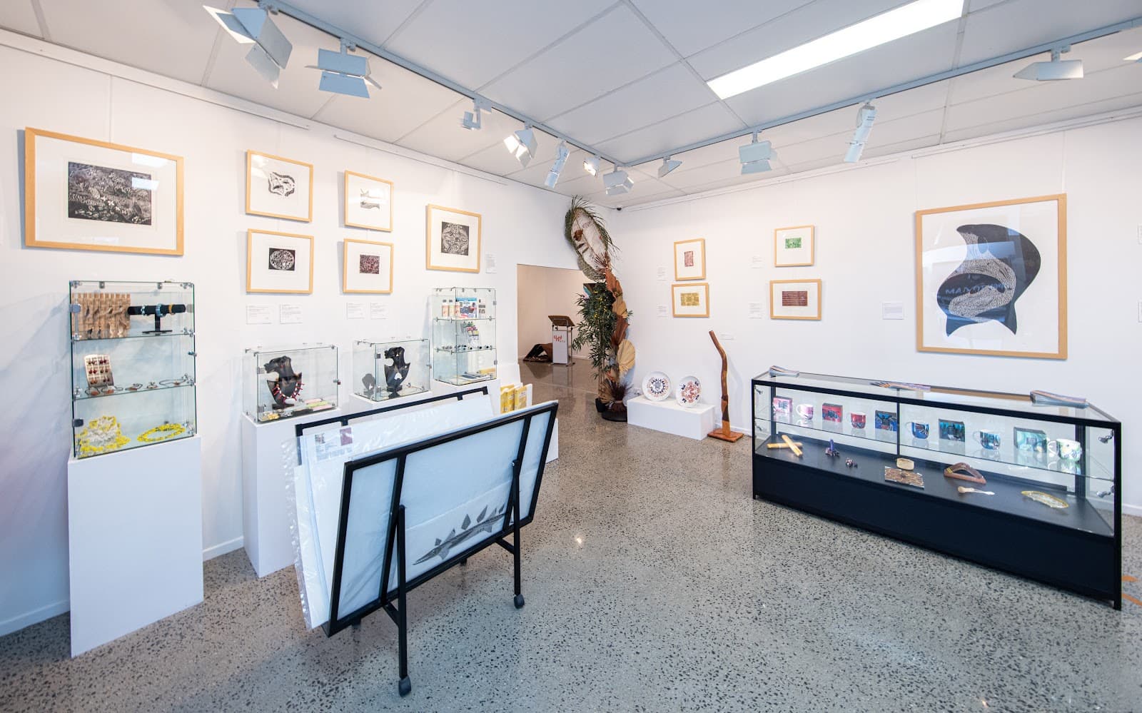 UMI Arts Aboriginal & Torres Strait Islander Arts Gallery, Cairns — Yorkeys Knob, Cairns