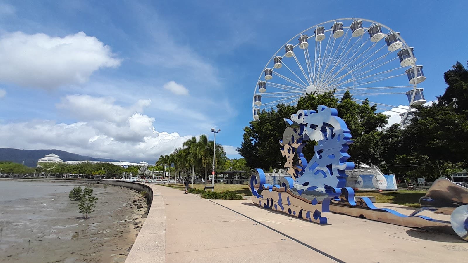 Cairns esplanade scenic walkway — Cairns North, Cairns