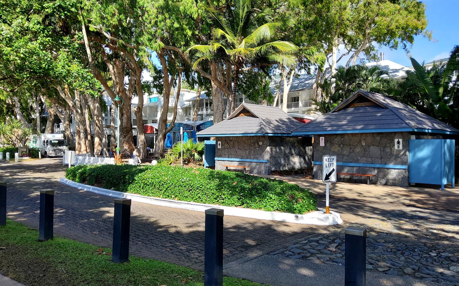 Williams Esplanade Palm Cove — Palm Cove, Cairns