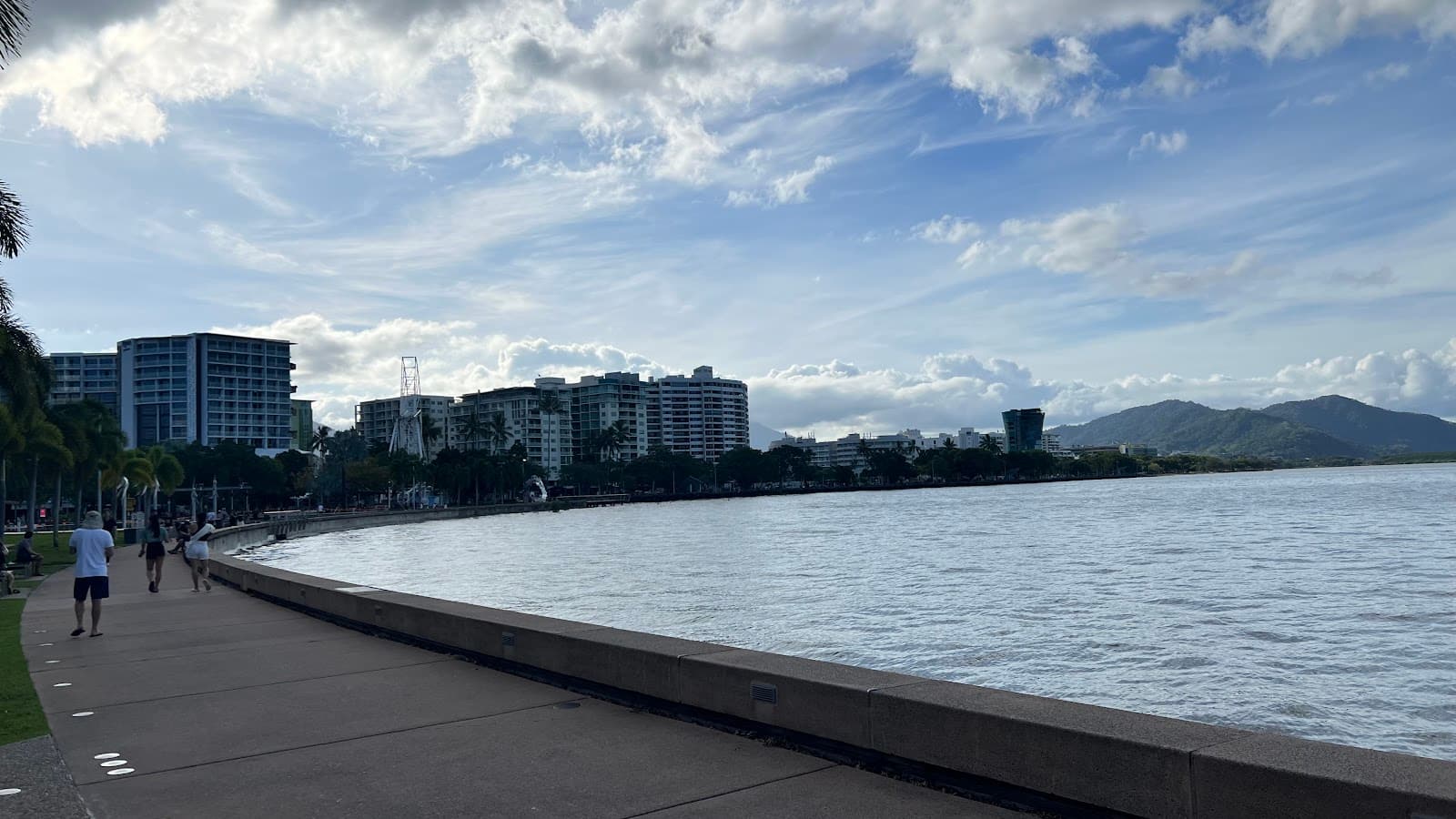 Cairns beach lookout — Holloways Beach, Cairns