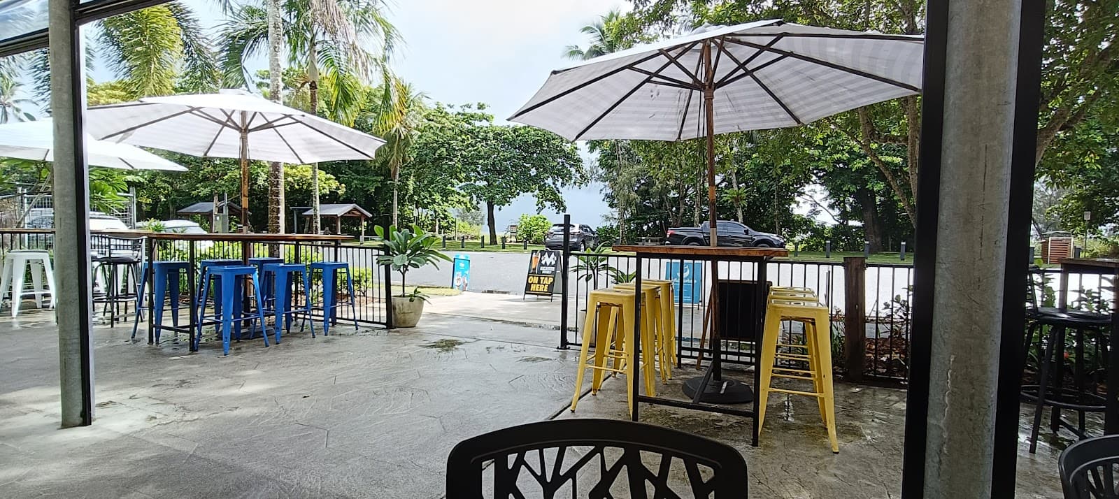 The Beach Place — Holloways Beach, Cairns