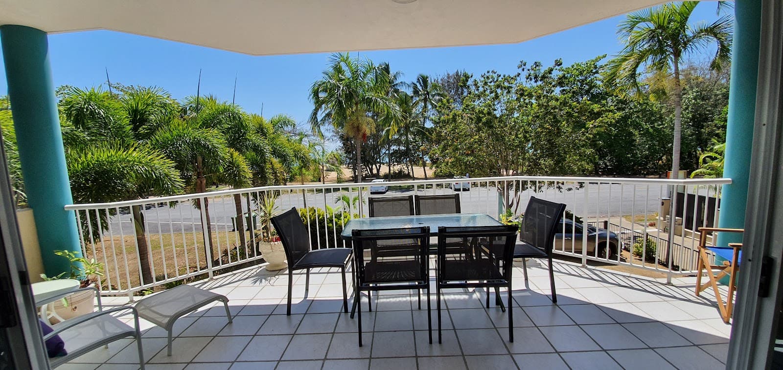 The Beach Place — Holloways Beach, Cairns