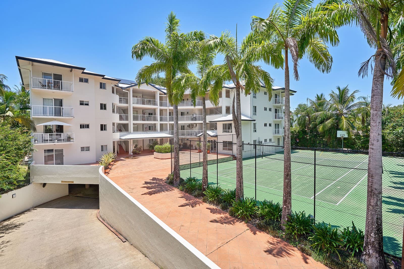 Golden Sands Beachfront Resort — Smithfield, Cairns