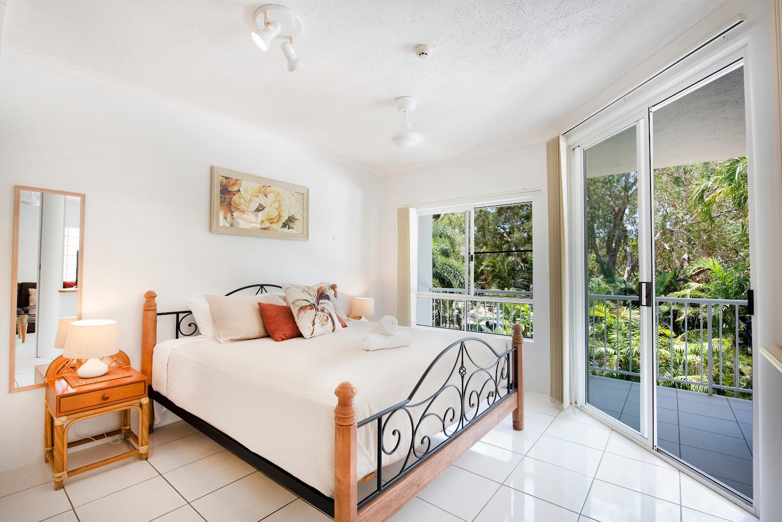 Golden Sands Beachfront Resort — Smithfield, Cairns
