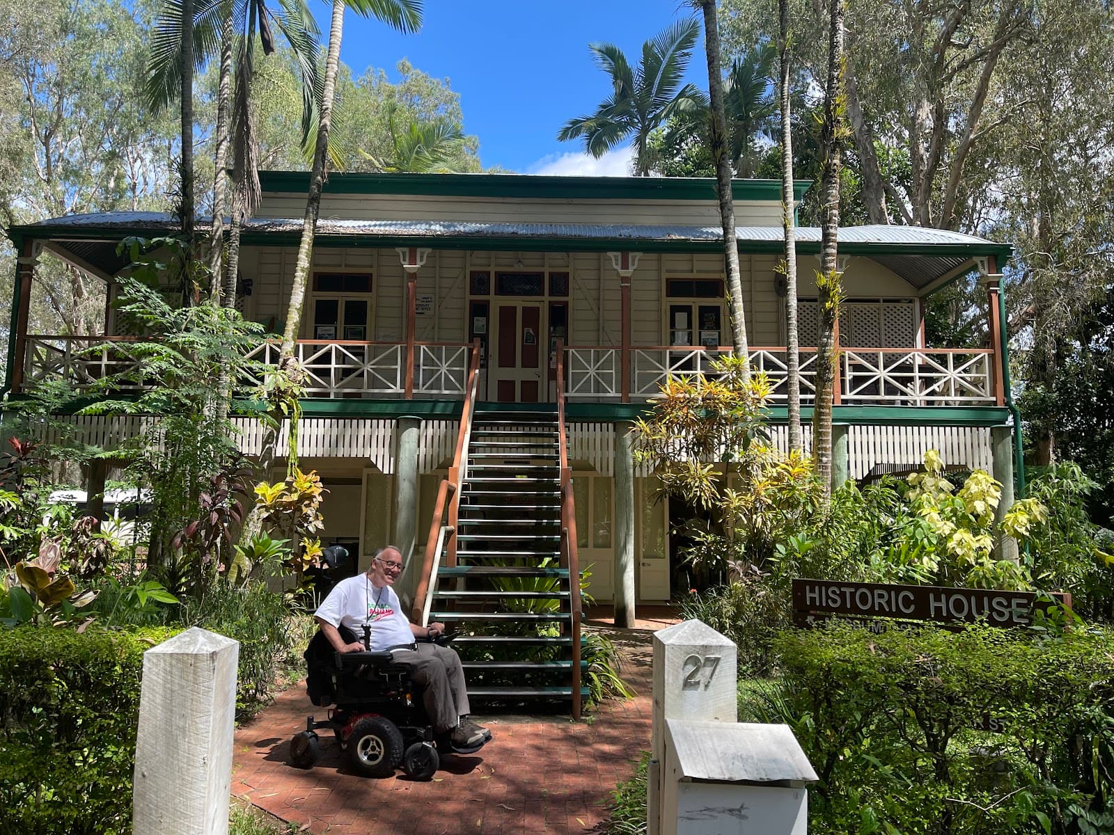 Cominos House — Edge Hill, Cairns