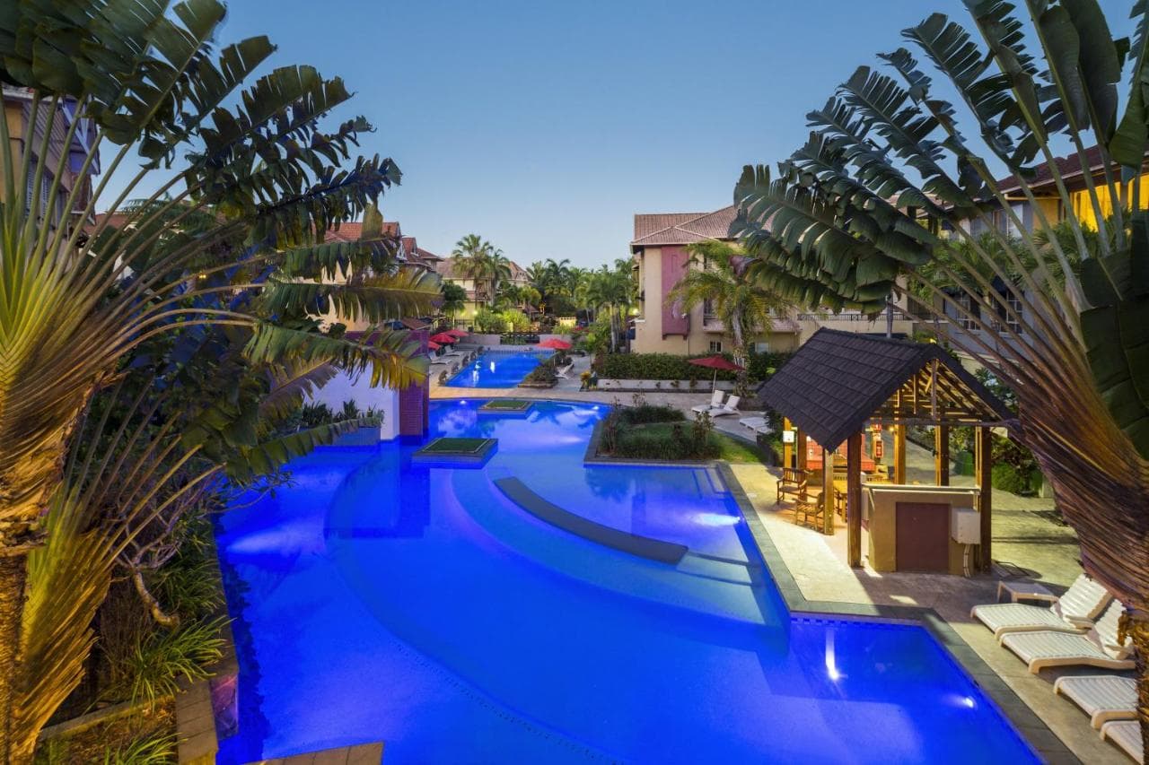 Lakes Cairns Resort — Holloways Beach, Cairns