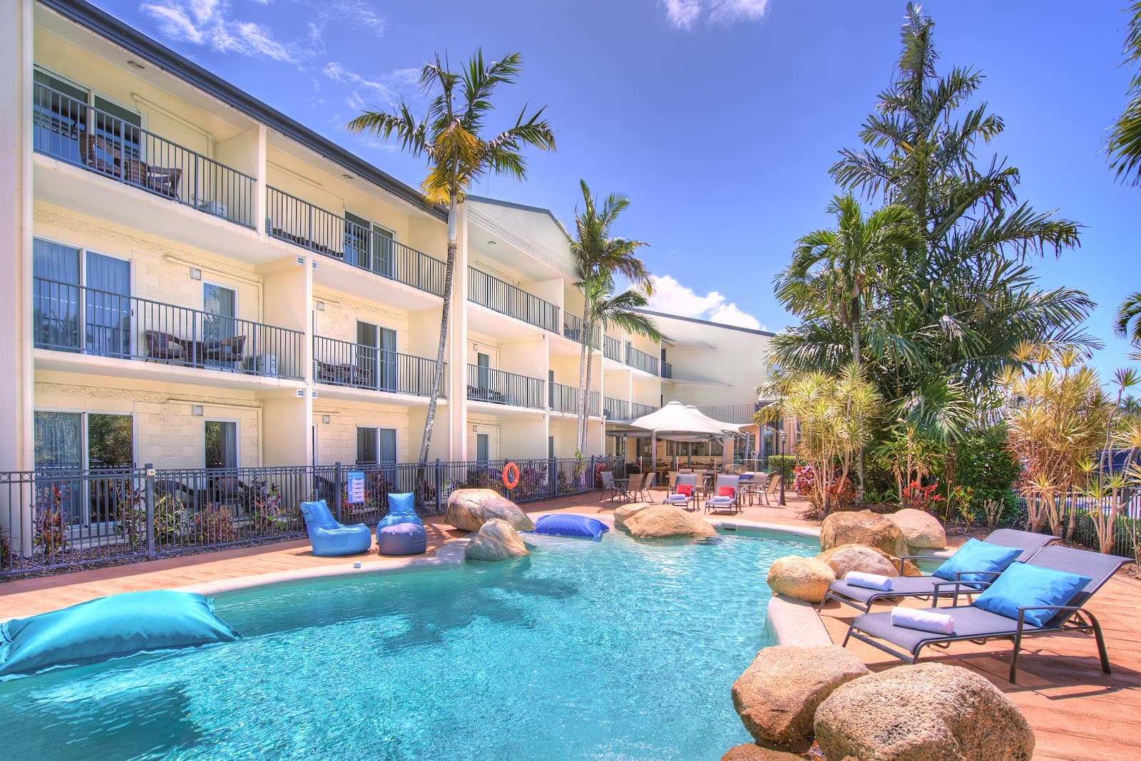 Cairns Queenslander Hotel & Apartments — Cairns North, Cairns