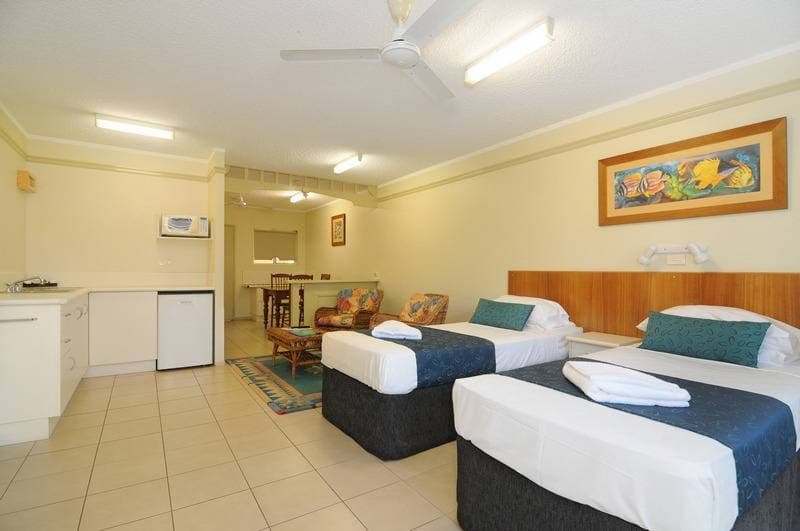 Cairns Queenslander Hotel & Apartments — Cairns North, Cairns