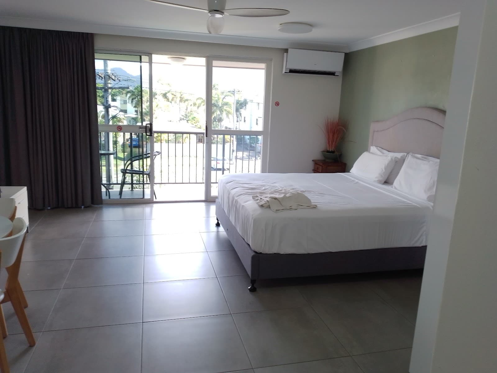 Cairns Holiday Lodge — Holloways Beach, Cairns