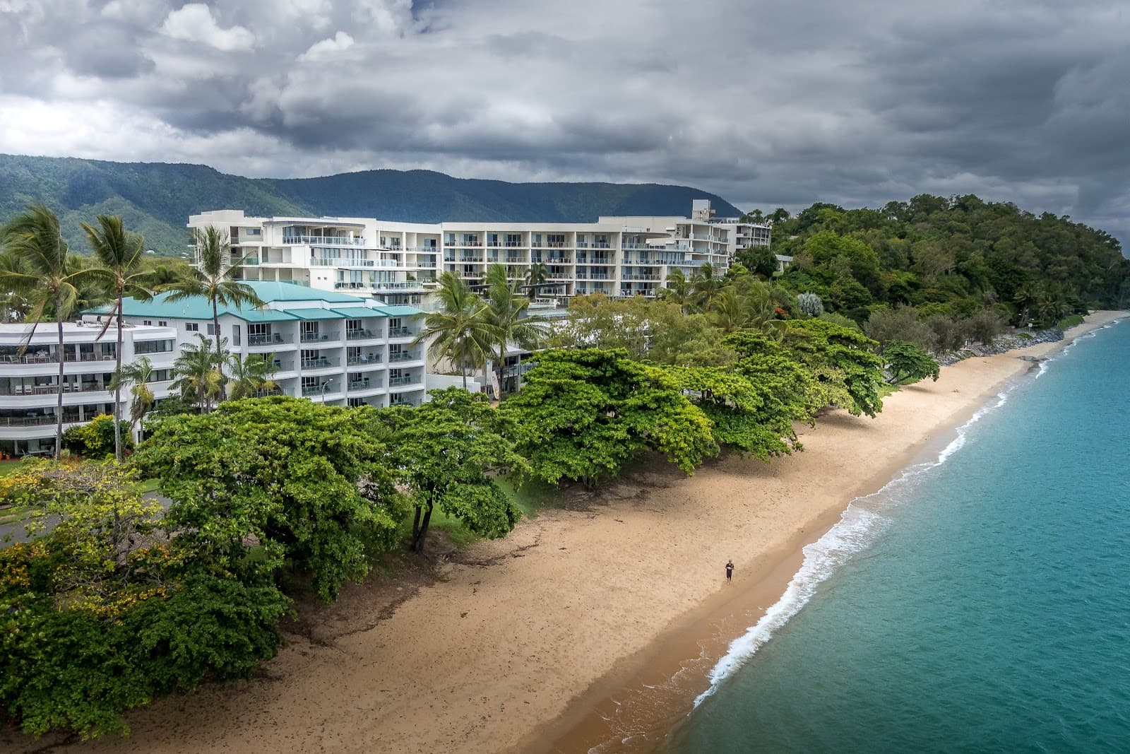 Roydon Beachfront Apartments — Trinity Beach, Cairns