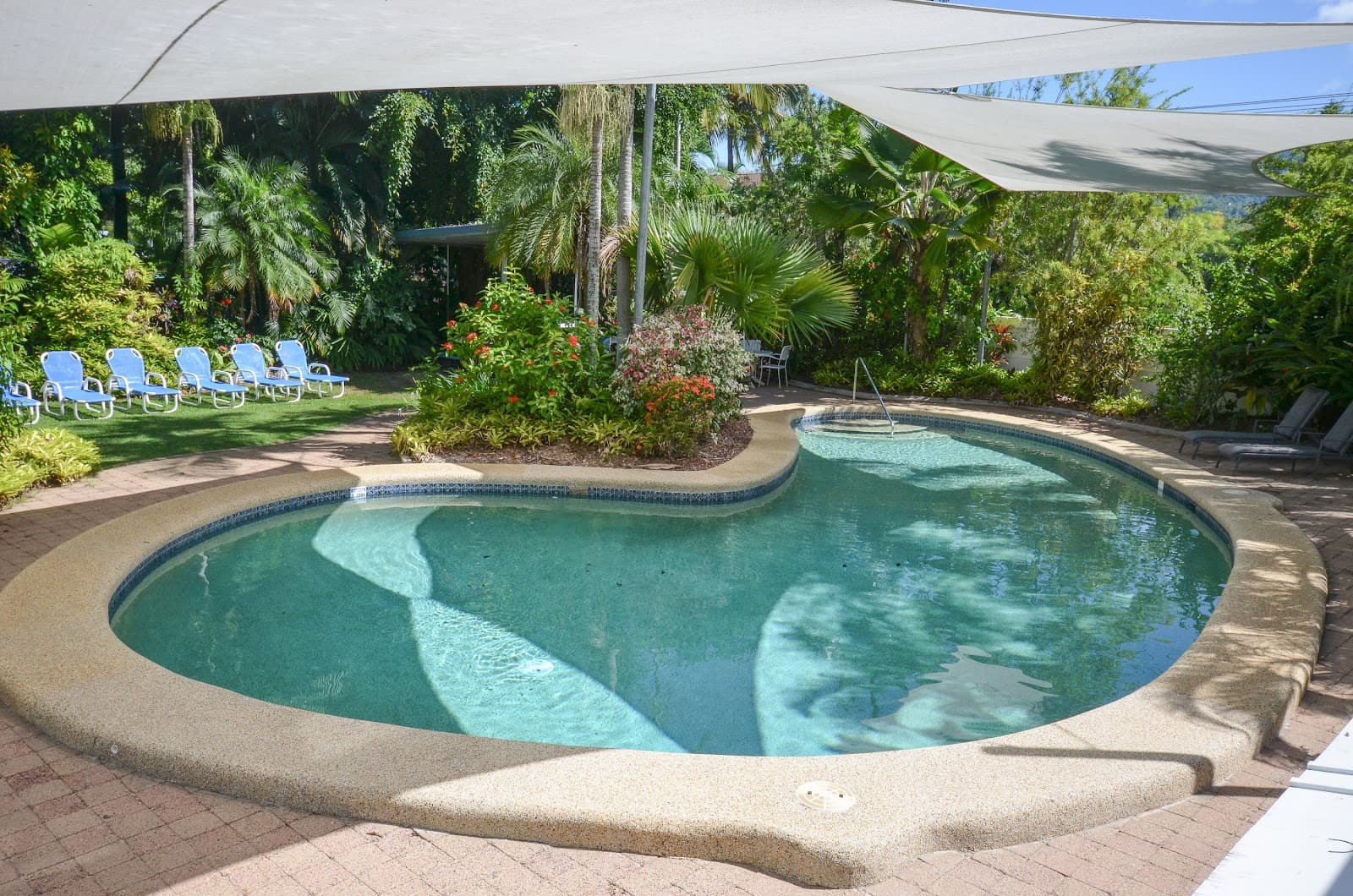 Roydon Beachfront Apartments — Trinity Beach, Cairns