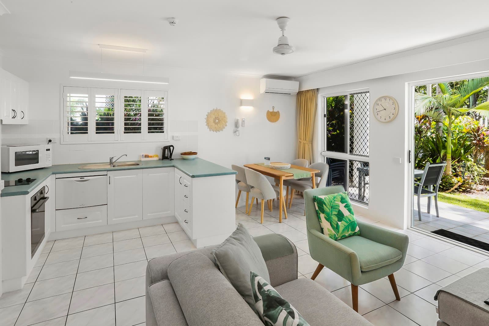 Agincourt Beachfront Apartments — Clifton Beach, Cairns
